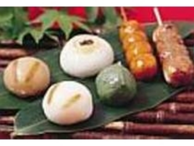 耳の形に焼き印をつけたかわいい、うさぎ餅_信州上田 餅屋伝助