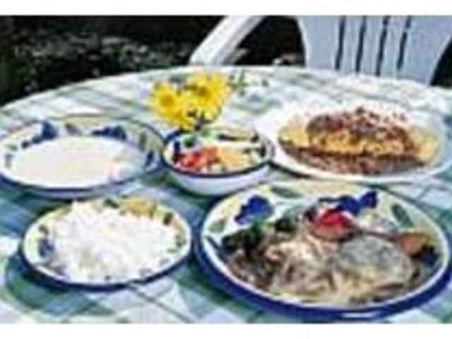 お皿に2つも並んだ『チーズハンバーグ』_インディアンサマー