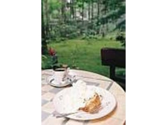 アンティークスワロフスキーの装飾品も販売_カフェ ラフィーネ