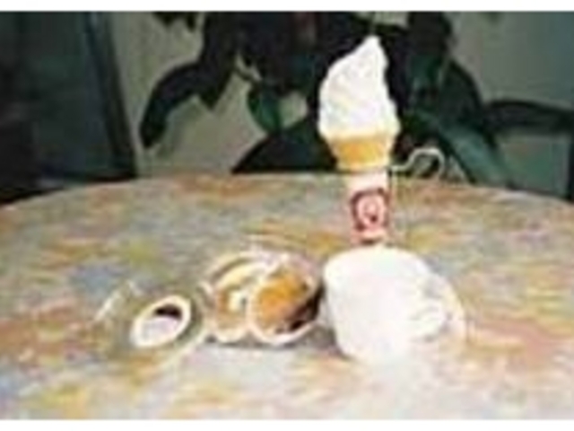 童心に戻って、好みのアイスを選ぼう_スギヤアイスクリーム店