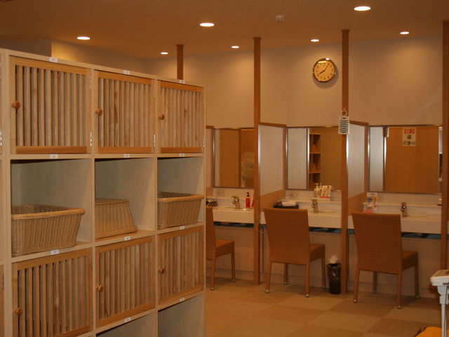 日帰り温泉の脱衣所
ドライヤーあります_ほりでーゆ〜四季の郷