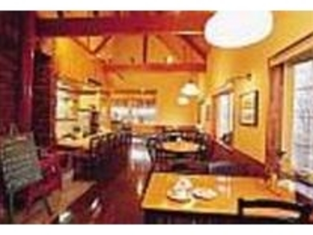 家庭的で、あたたかみのある店内だ_トラットリア ピッコラーナ