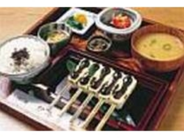 豆腐田楽定食はたくさん鉢がついてくる_食事・田楽処 炉庵