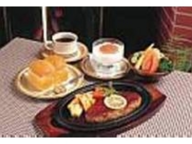 おいしいハンバーグを手作りパンと一緒に_レストラン ココット