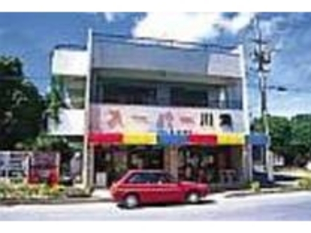 この店は、島の情報交換の場でもあるよ_スーパー川満