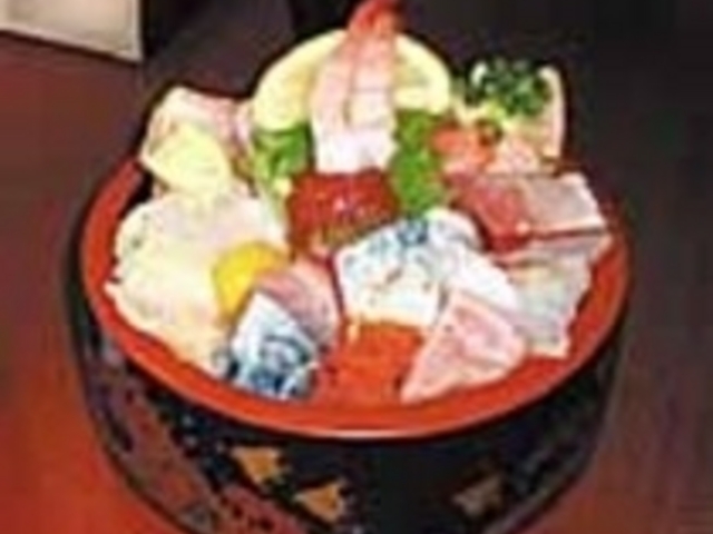 見てびっくり、食べてびっくり『中ちらし』_美たか鮨