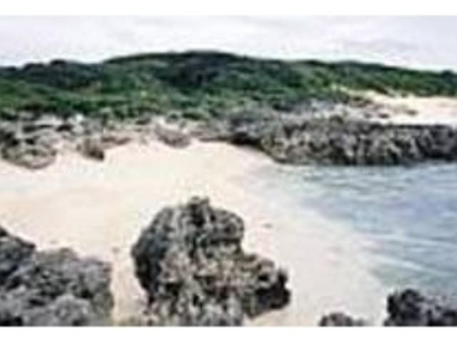 この浜を通って奥にあるペムチ浜へ行く_ペムチ浜