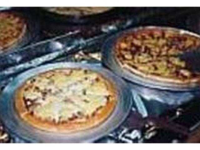 ランチタイムはアツアツのピザが食べ放題_Pizza in