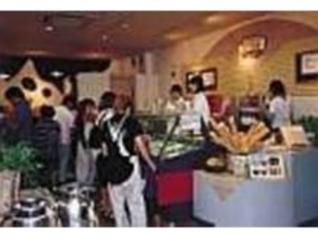 おやつ時は、店内に長い列ができる_ファーマーズアイス