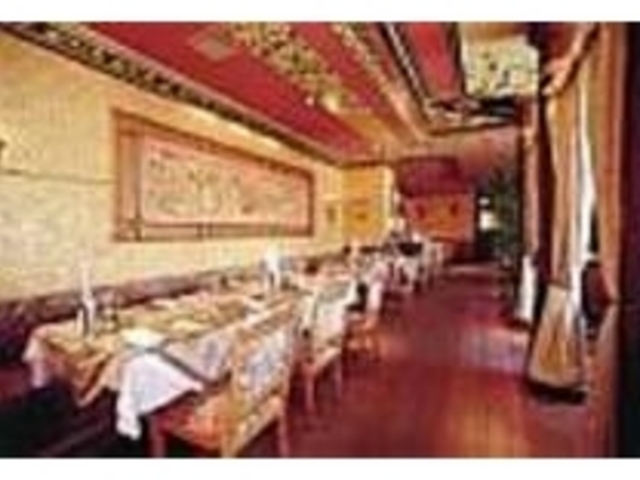 豪華絢爛な店内にインド音楽が心地よく響く_ゲイロード