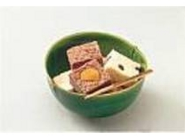 伝統ある手作りの和菓子がいろいろと揃う_和泉村雨 本舗 辻八