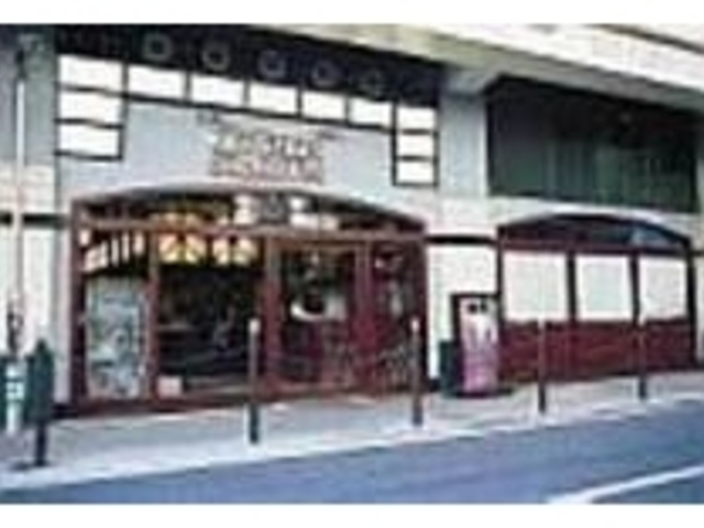ガラス越しに、店内を見ることができる_KITCHEN STADIUM 茶屋町店