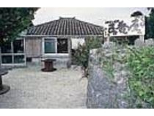 赤瓦屋根の民家がお店なので通り過ぎないで_アトリエ 五香屋