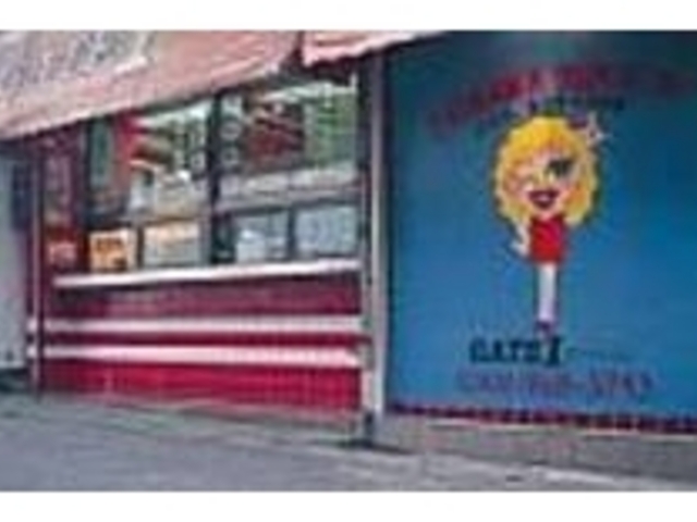 壁に描かれたお店のマスコットキャラ_タコス、タコライスの店GATE1