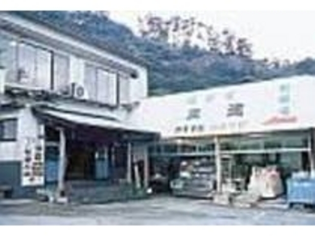 目の前は相模湾。1階では干物も販売_正徳