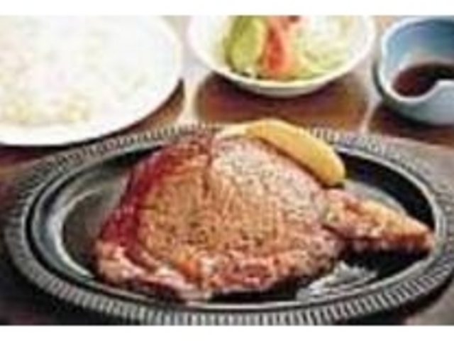 ランチのロースステーキもおすすめ_レストラン・ペンション 丹清