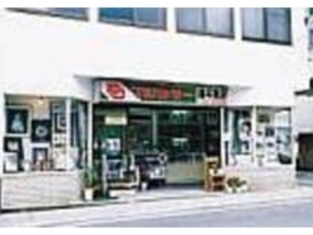 店先には古い箱根の風景写真も飾られている_嶋写真店