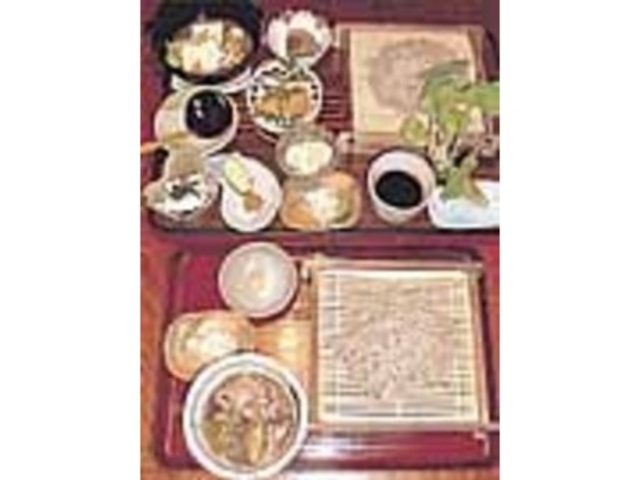 『あまぎじ』(上)と『いのししせいろ』_そば処 亀屋