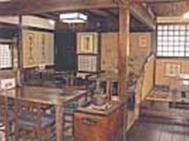 和風情緒あふれる、古民家風の店内_そば処 亀屋