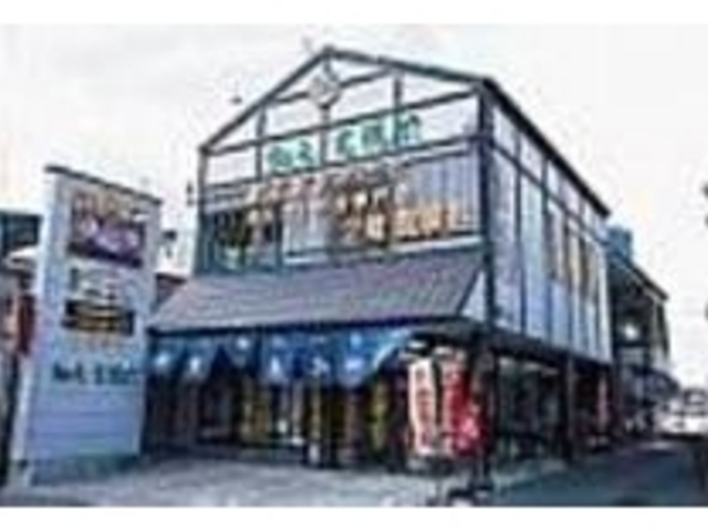 2階部分が食事処に、1階ではお土産を販売_お食事処かにや 戸田本店