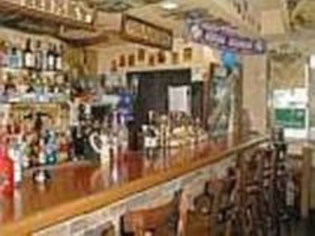 バーボン・スコッチ等飲み物も充実している_BE-GLAD