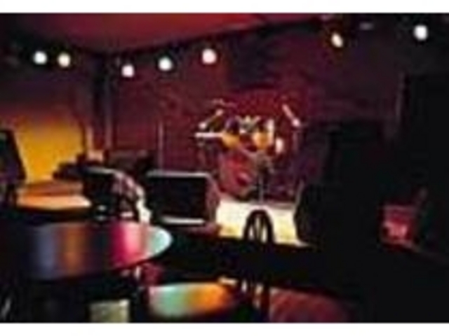ライブのない日はバーとして営業している_Club D-set