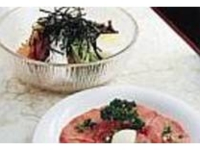 ビビン麺には野菜もたっぷり入り具だくさん_南大門