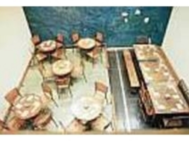 壁一面に描かれた絵がとてもエキゾチック_LOIS CAFE 茶屋町店