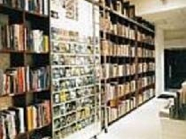 アーティスティックな洋書がずらりと並ぶ_洋書ハックネット