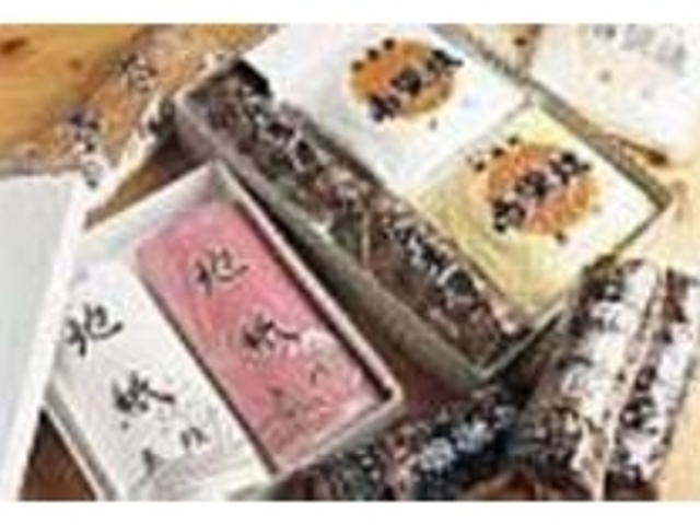 『南蛮焼』をはじめ多彩な練り物が揃う_魚政 本店