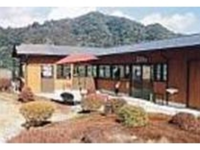 天気が良い日は庭先でお茶を頂くことも可能_熊野那智大社清涼亭