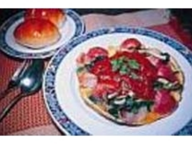 野菜たっぷりのオムレツは彩りも鮮やか_cafe楓