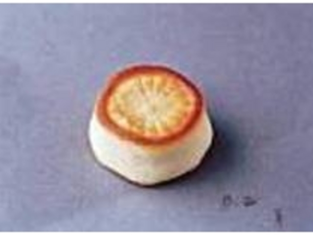 『雅の菊』(10個入り1260円)_鳳鳴館扇屋
