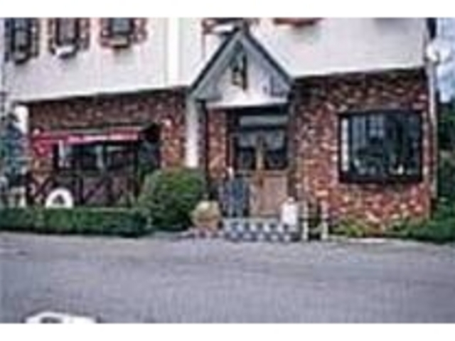 スーパーなどが並ぶ野崎街道沿いにあるお店_Jack&Betty Rosso