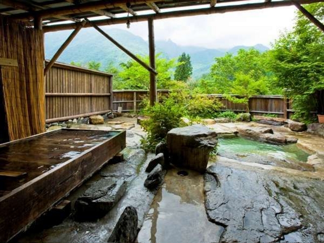 貸切露天風呂「見峰の湯」です。_焼乃湯館