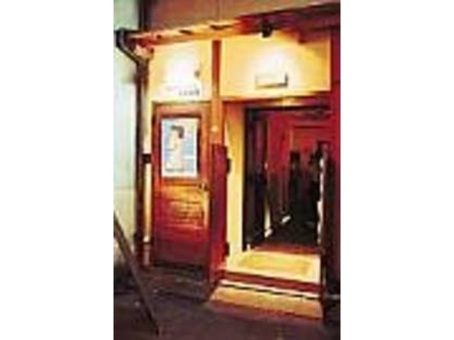 階下にあるバーでは先生がマスターに変身_舞踊教室 深蔭流松比呂 松派若柳松比呂