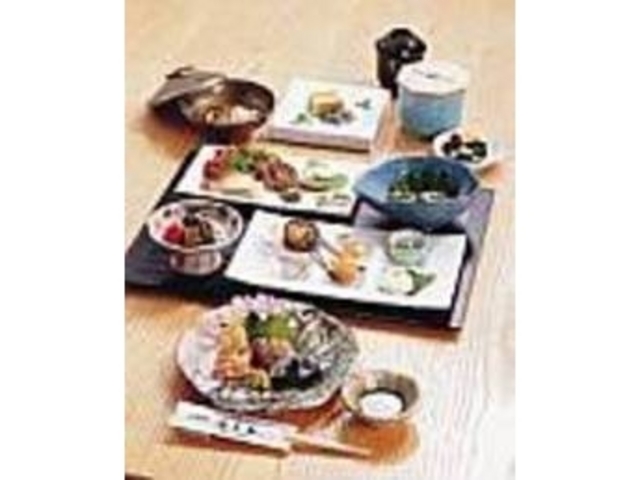 季節の会席(4800円)を召し上がれ_京料理 先斗町 富美家