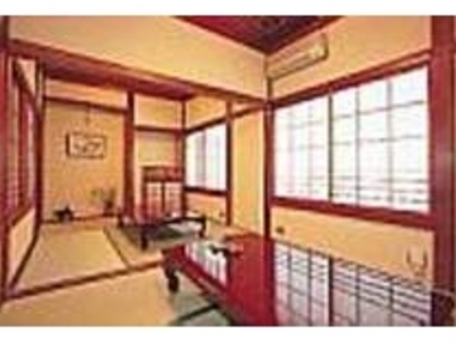 1階のカウンターの他に2階の座敷席もある_こがね鮨
