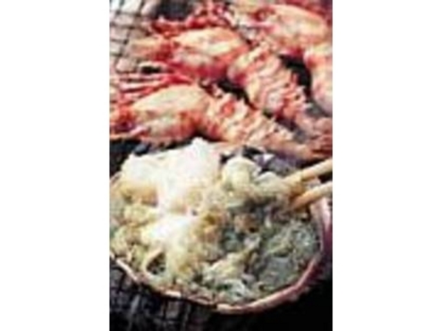 カニ味噌をからめた身が焼ける香りが漂う_佐波音