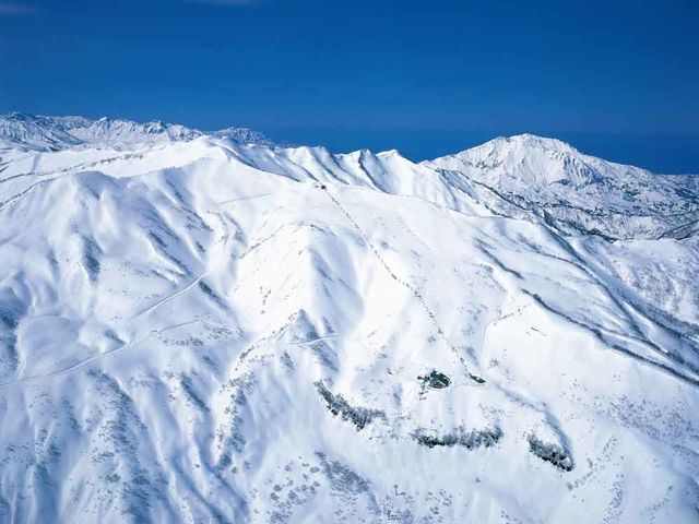 年間平均降雪量1,800cmの豪雪地帯だからこそ楽しめるアクティビティ多数♪_ロッテアライリゾート