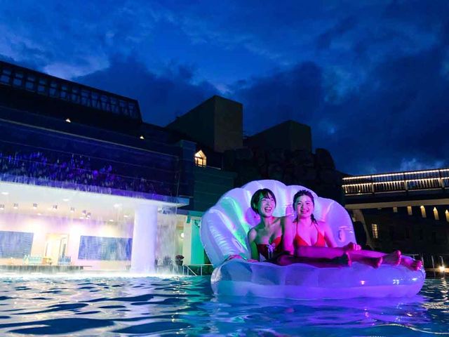 夏場には大人気のガーデンプールをお楽しみ下さい♪_ロッテアライリゾート