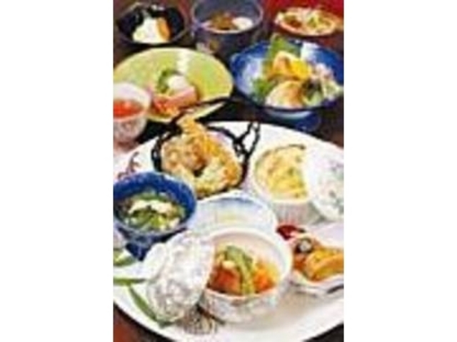 竹久夢二美術館に併設の食事処で懐石料理を_和・洋れすとらん 花むらさき