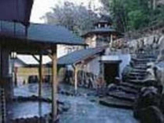 一日ゆったりと、さまざまな風呂に浸かれる_箱根の湯 花紋