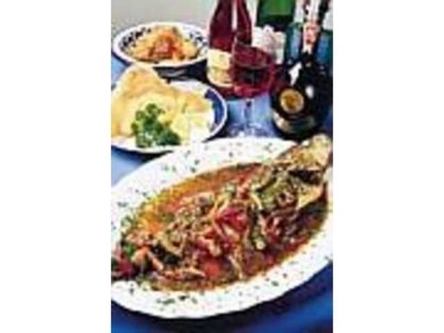 お魚を使った丸ごと一匹オーブン焼き_チュニジア料理&ワイン レストランハンニバル
