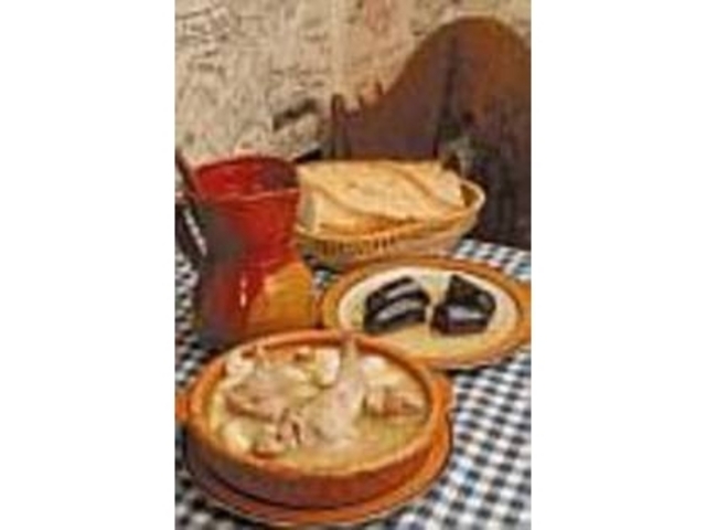 ウサギのシチューなど珍しい料理が味わえる_El Castellano