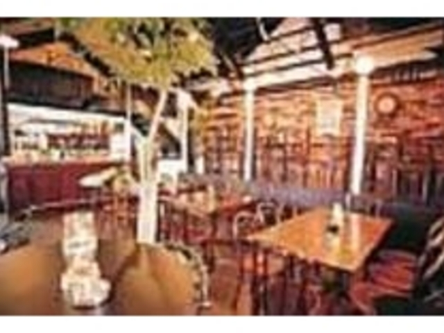 シックな店内で大人の楽しいひとときを_カーサ・フレスカ