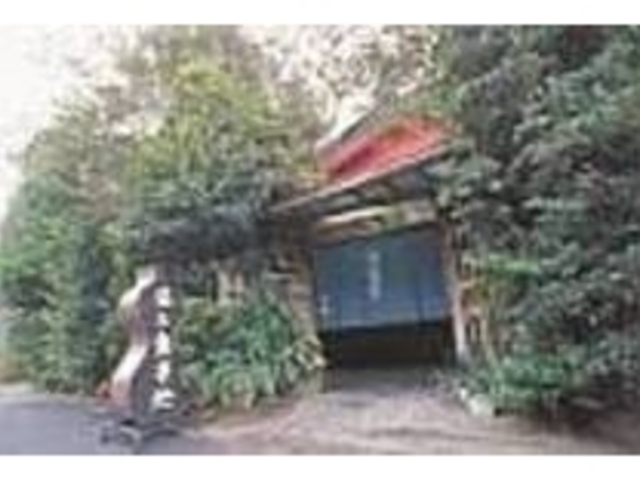 敷き詰められた石を踏んで店の中に入ろう_割烹一平