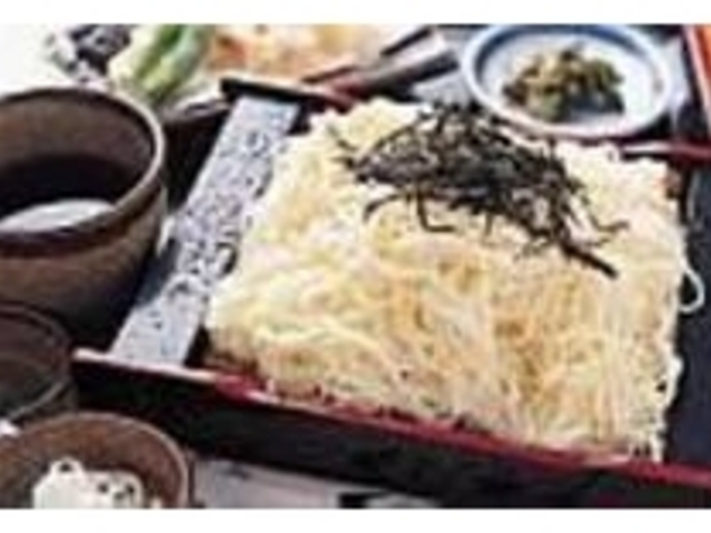 ちょっと甘めのつゆをたっぷりつけて頂く_お食事処 くらしき
