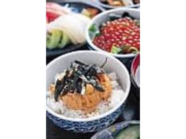 アツアツご飯にイクラとウニがたっぷり_海鮮 まえ浜