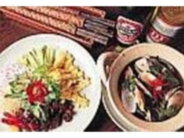 『甘い豚肉のカピご飯』などのアジア料理_ASIAN MAMA's DININg